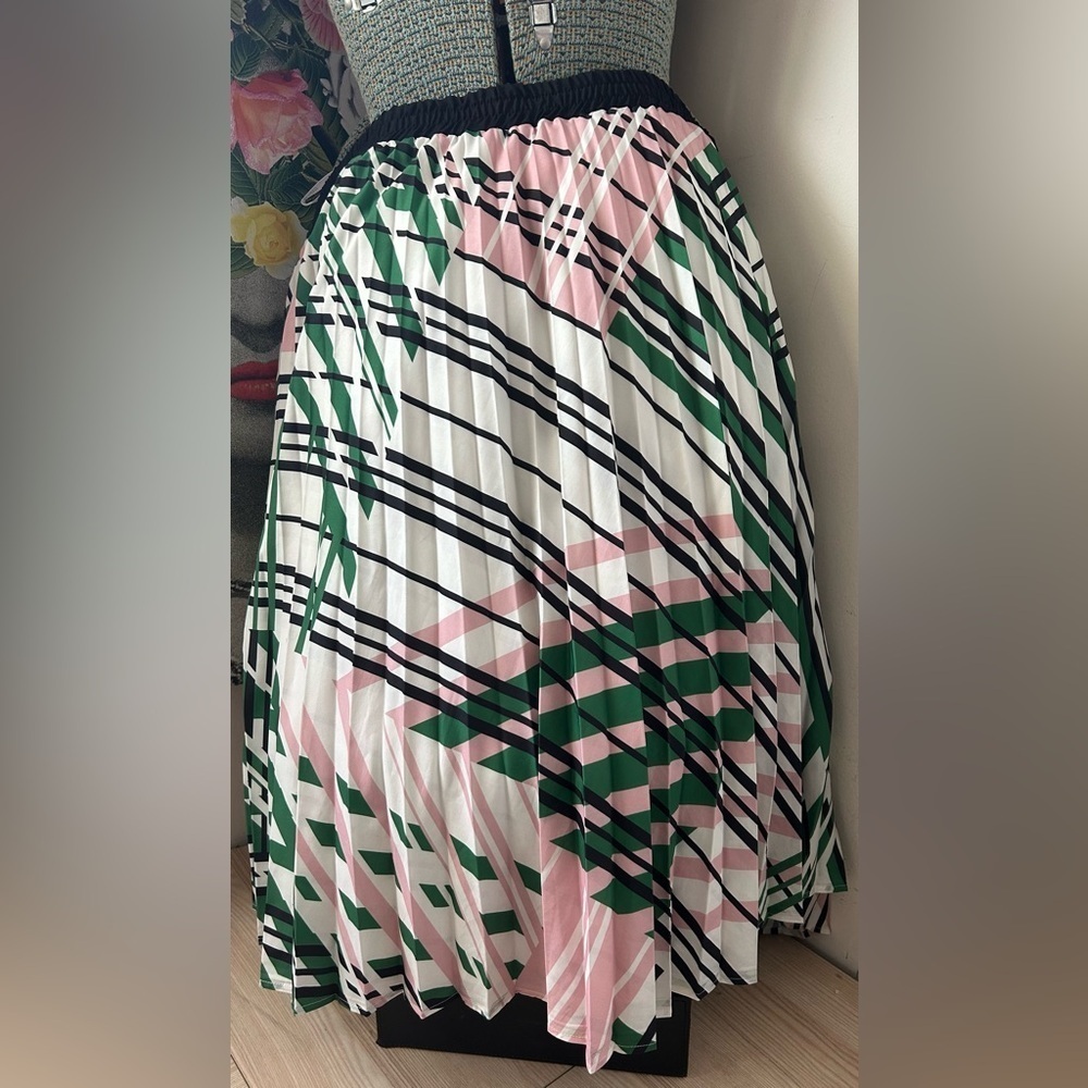 ELOQUII ABSTRACT PRINT PLEATED MIDI SKIRT 22/24 FULLY LINED, ELASTICATED WAIST - Picture 4 of 9
